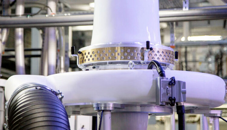 With the Reifenhäuser Ultra Cool 2.0 FFS cooling system, blown film producers produce more economically than ever before thanks to output rates of more than 600 kg/h.