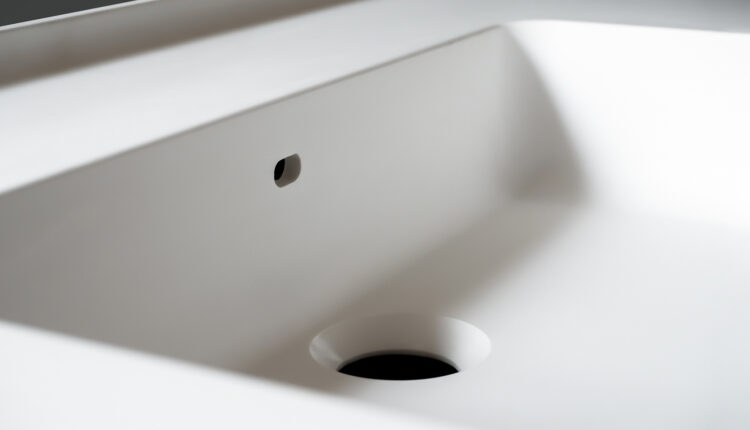 The injection-molded Arfinio material from Covestro enables greater design freedom in the new Alt_Bath washbasin, as well as a low weight and excellent impact and abrasion resistance. In this way, it will enable bathroom furniture manufacturers to offer more attractive, longer-lasting solutions.