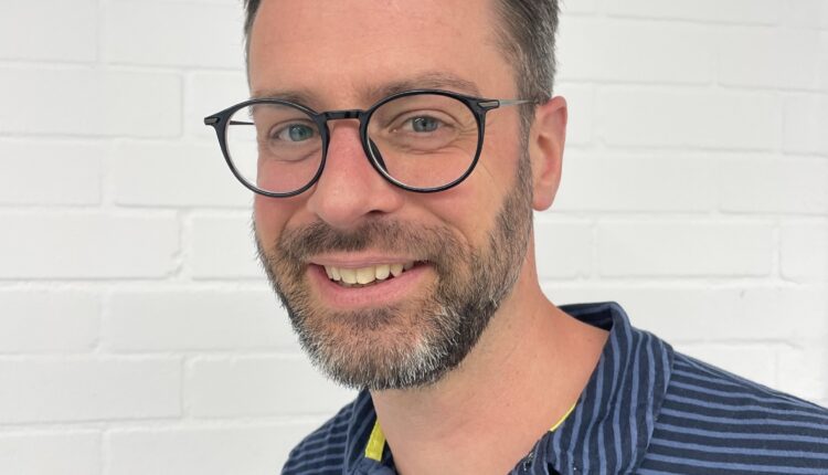 „For many components the mass finishing technology represents an excellent alternative to chemical smoothing. The smoothing process is significantly more cost- effective providing us with a considerable competitive advantage,” explains Arnd Meller, the manager of additive manufacturing at Klaus Stöcker.