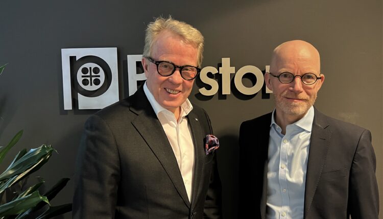Ib Jensen (right) takes over from Jan Secher (left) as new CEO of Perstorp Group.