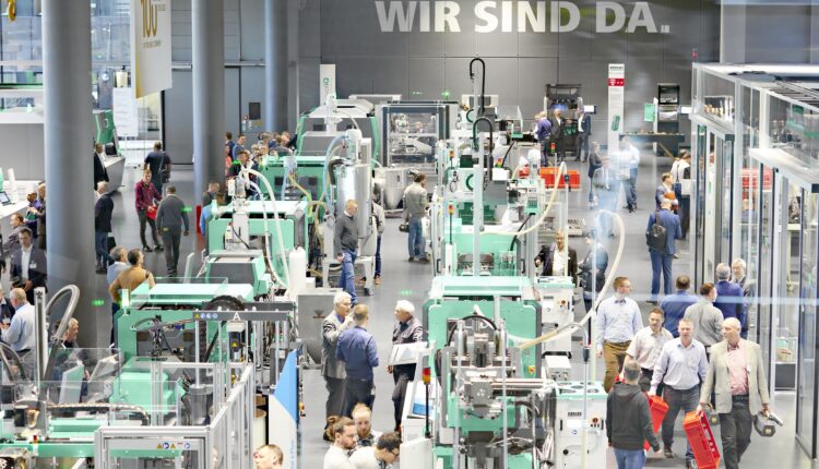 5,700 customers from 53 nations came to the Arburg Anniversary Days at the "think tank" in Lossburg, from 8 to 11 March 2023. The first port of call was the Customer Center (picture 187907) with numerous exhibits and exciting applications in injection moulding and 3D printing.