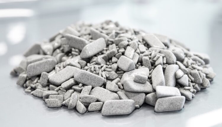 An AM post-processing technology supplier should be able to provide customized technology / media solutions that yield optimal surface finishes while preserving part integrity.